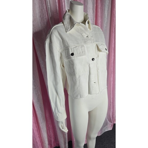Aerie Ivory Cropped  Medium Raw Hem Boxy Lightweight Jean Jacket Size Medium - Picture 3 of 13